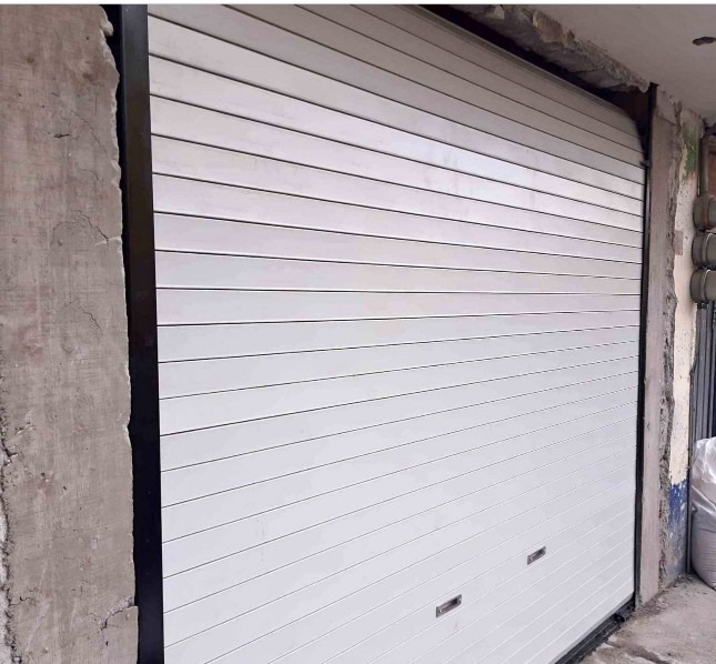 Cortina metálica plana americana para local comercial